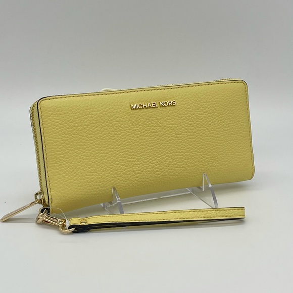Michael Kors Continental Wallet Wristlet B… - Picture 2 of 9